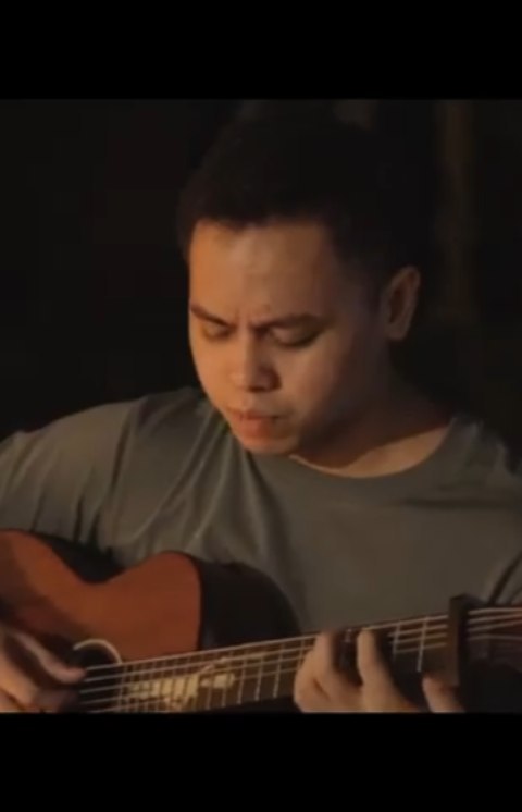 Check out this intimate acoustic performance featuring D&D instruments!🎸🌠    #localsforlocals #gustokongmaggitara     ---    Late night serenade: Lenico, Nikki, & Marvin by the G House fire pit, and their cover of Kings of Convenience's Cayman Islands. May this somehow soothe all your anxieties.    Part of @spective.ph's Spective Holidays campaign last December.    #ghousealfonso #tagaytay #alfonsocavite #lifeinalfonso    Full video here: https://fb.watch/bn7HP0w9-q/