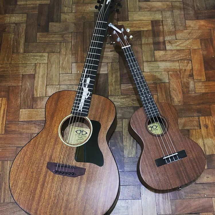 Great natural hues in this awesome shot of @jeffreydionisiopoblete 's pair of acoustic D&D instruments!🎸🍂 Thank you for sharing!    Do you have photos of your favorite D&D Guitars? Share them with the community and tag us! Happy Sunday!    #localsforlocals #gustokongmaggitara #guitarpics #ddmusicph