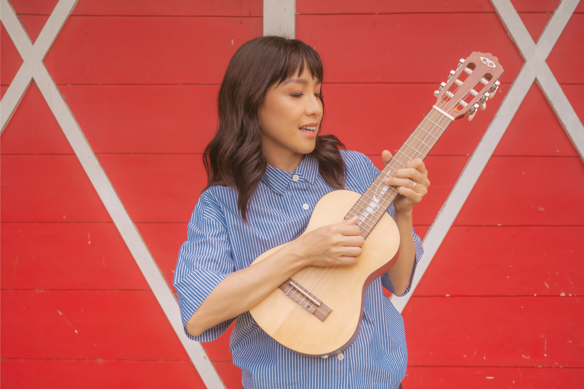 Bring happiness with you! ✨ The D&D @barbiealmalbis guitarlele is pure joy to play and easy to carry anywhere with you. 

Find yours today at our stores, dealers, and on our website. 

#ddmusicph #ddguitarlele #barbiealmalbis #guitat