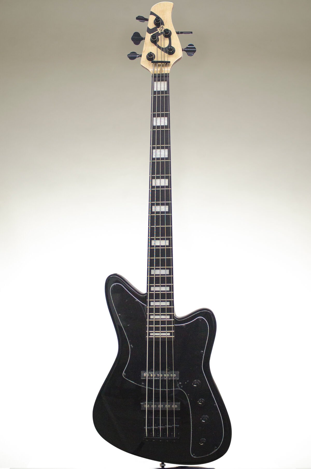 D&D PAUL YAP BASS GUITAR 5 String - (Signature Model) - Image 7